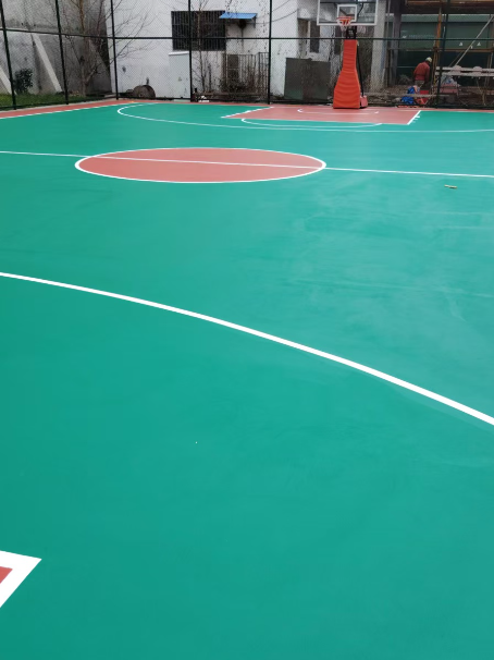 江陵 球场长期使用易出现地面开裂
